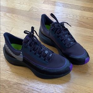 Nike Women’s Air Zoom Winflo 6 Shield Running Shoe